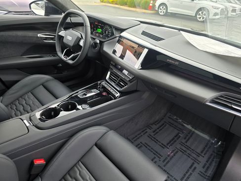 New 2026 Audi S e-tron GT Prestige image 12