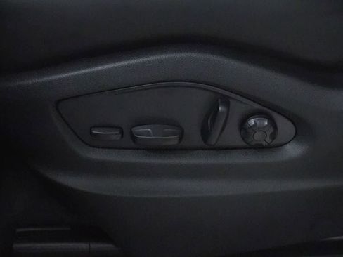Certified 2025 Porsche Cayenne AWD/4WD image 24