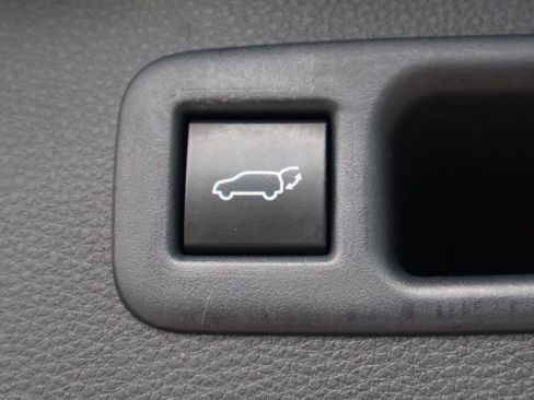 Used 2023 Toyota Highlander XLE FWD image 55
