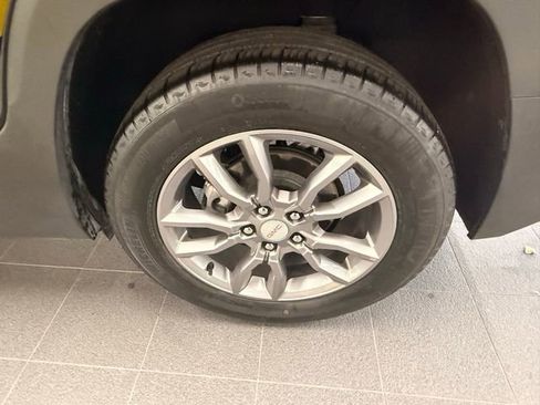 Used 2024 GMC Terrain SLT image 41