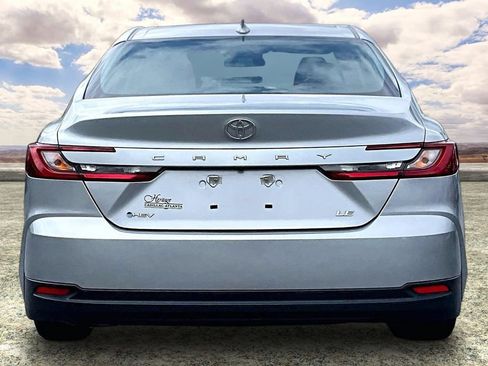 Used 2025 Toyota Camry LE FWD image 6