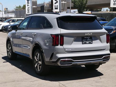 Used 2023 Kia Sorento EX w/ Panoramic Sunroof Package FWD image 6