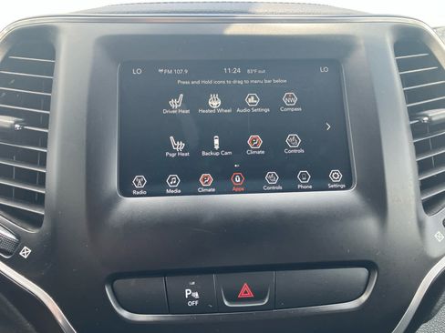 Used 2020 Jeep Cherokee Latitude Plus AWD/4WD image 21