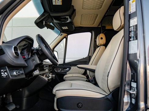 Used 2025 Mercedes-Benz Sprinter 3500 image 33