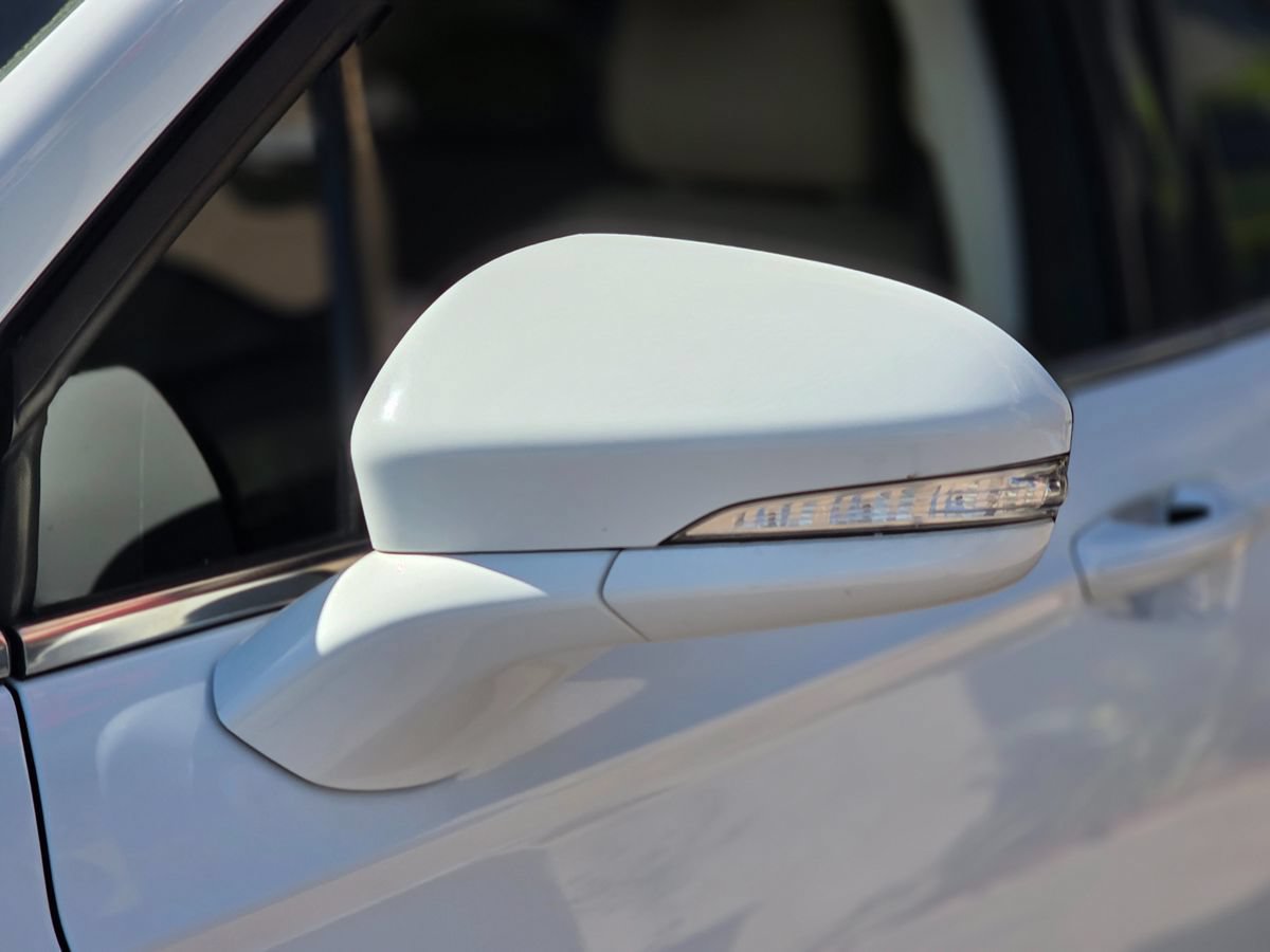 Used 2015 Ford Fusion SE FWD image 9