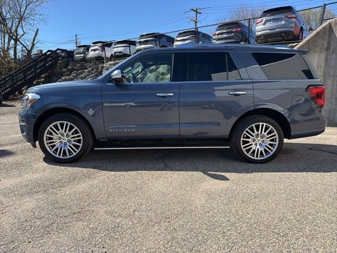 Used 2023 Ford Expedition Platinum AWD/4WD image 3