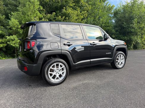 Used 2023 Jeep Renegade Latitude AWD/4WD image 16