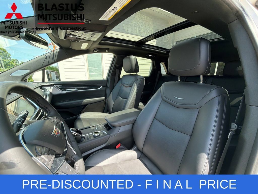 Used 2025 Cadillac XT5 Premium Luxury AWD/4WD image 13