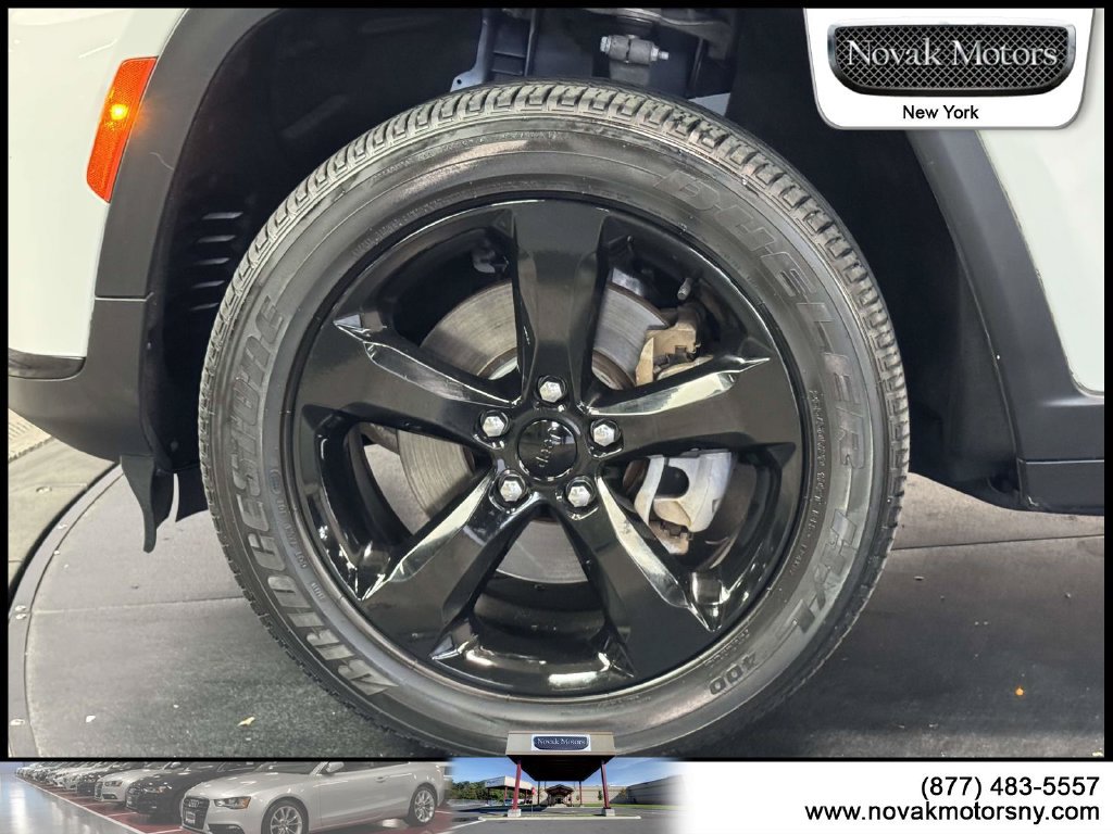 Used 2023 Jeep Grand Cherokee L Laredo AWD/4WD image 9