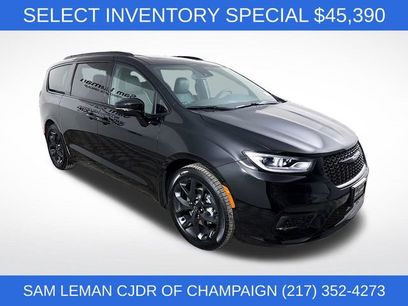New 2026 Chrysler Pacifica Limited w/ S Appearance Package