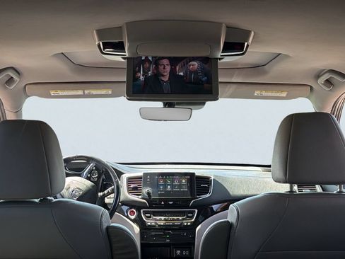 Used 2021 Honda Pilot Touring image 17