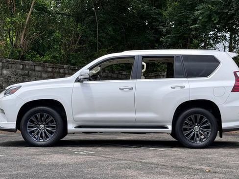 Used 2021 Lexus GX 460 Luxury w/ Sport Design Package AWD/4WD image 9
