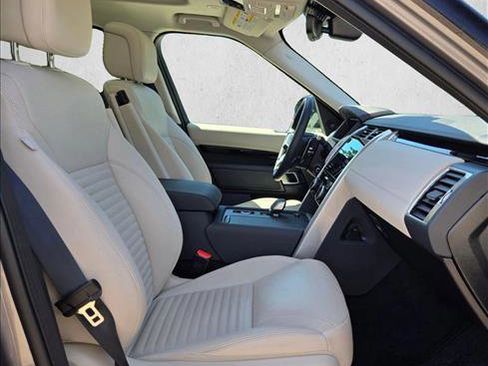 Used 2025 Land Rover Discovery S AWD/4WD image 21