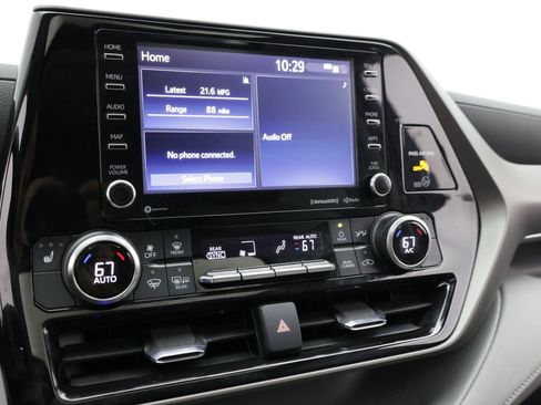 Used 2022 Toyota Highlander XLE FWD image 31