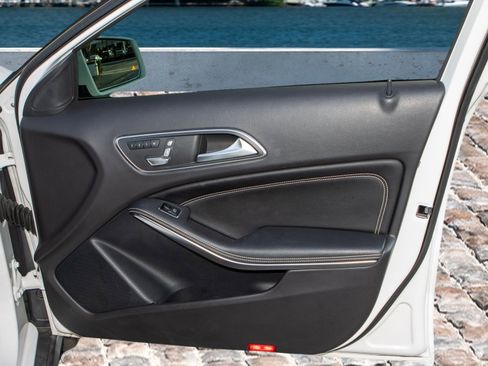 Used 2020 Mercedes-Benz GLA 250 w/ Convenience Package image 13