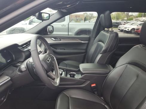 Used 2024 Jeep Grand Cherokee L Limited w/ Black Appearance Package AWD/4WD image 17
