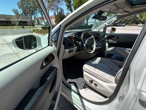 Used 2020 Chrysler Pacifica Limited w/ Advanced Safetytec Group FWD image 14