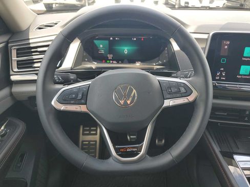 Used 2025 Volkswagen Atlas Peak Edition SE AWD/4WD image 16