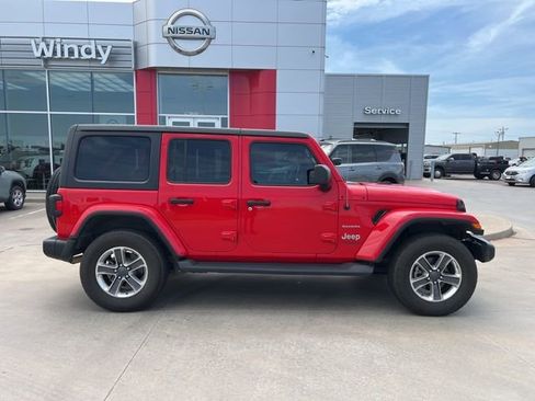 Used 2020 Jeep Wrangler Unlimited Sahara image 8