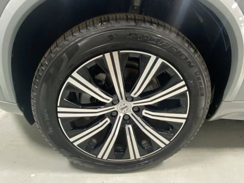 Used 2025 Volvo XC90 B6 Plus image 5
