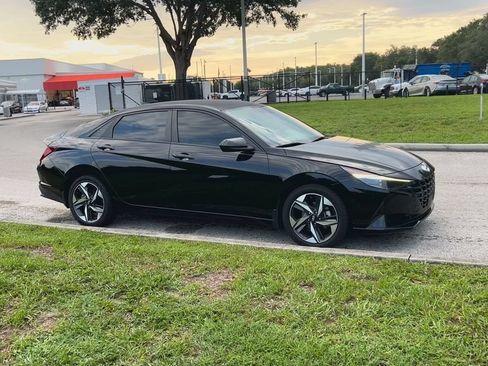 Used 2023 Hyundai Elantra SEL w/ Convenience Package FWD image 2