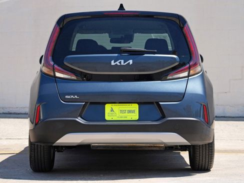 Used 2023 Kia Soul LX w/ LX Technology Package FWD image 10