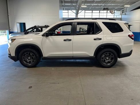Used 2025 Honda Pilot TrailSport image 6