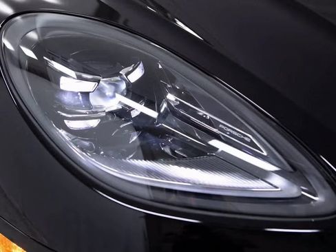 Certified 2025 Porsche Macan Turbo image 33