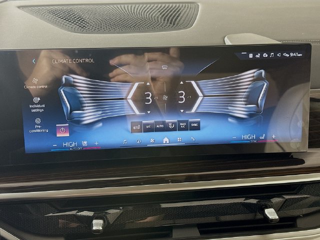 Used 2026 BMW X7 xDrive40i AWD/4WD image 16
