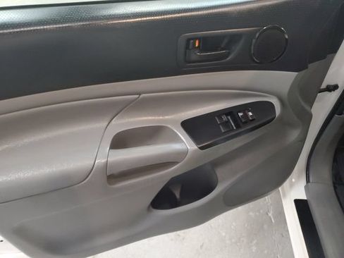 Used 2013 Toyota Tacoma 2WD Access Cab image 11