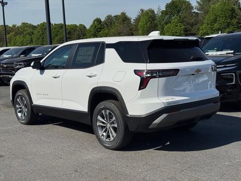 New 2026 Chevrolet Equinox LT w/ Safety and Technology Package FWD image 5