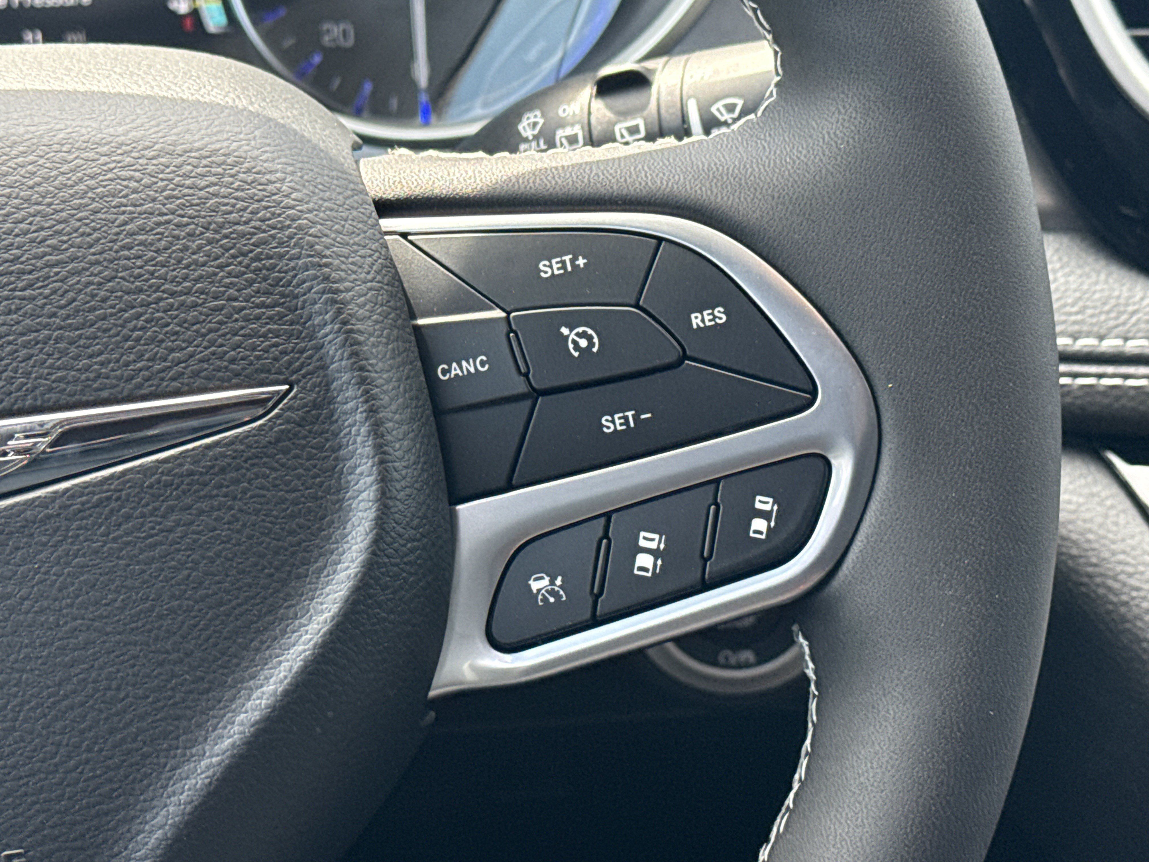 New 2026 Chrysler Pacifica Select FWD image 29