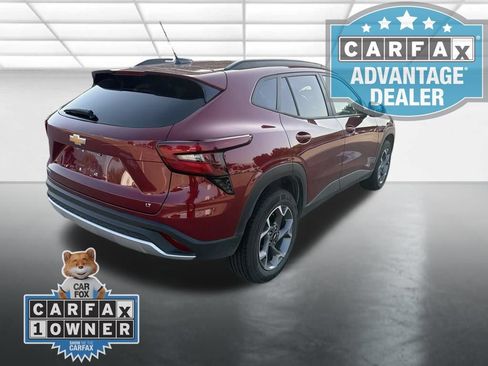 Certified 2025 Chevrolet Trax LT FWD image 3