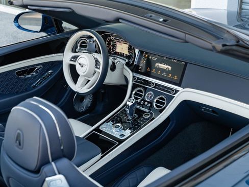 Used 2022 Bentley Continental GT image 17
