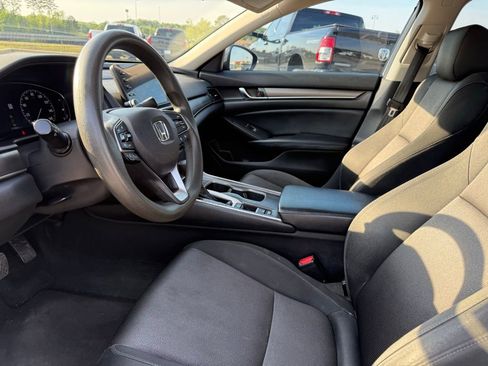 Used 2018 Honda Accord LX image 17