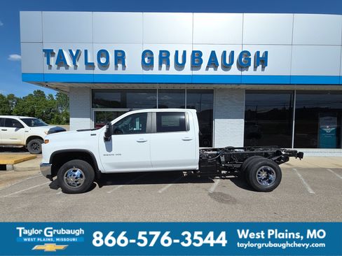 New 2026 Chevrolet Silverado 3500 LT w/ Convenience Package AWD/4WD image 1
