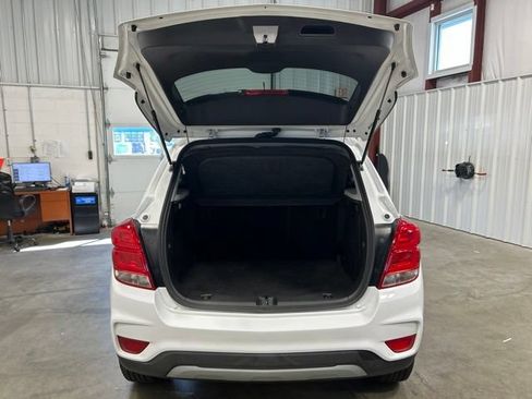 Used 2021 Chevrolet Trax LT w/ LT Convenience Package AWD/4WD image 19