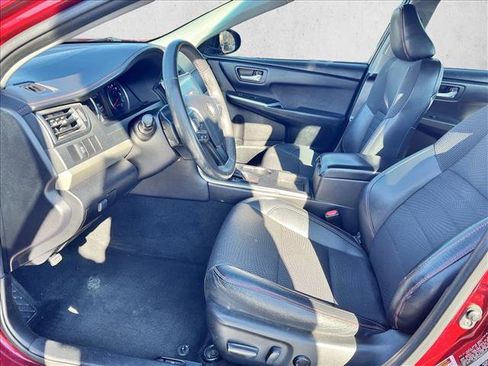 Used 2017 Toyota Camry SE image 10