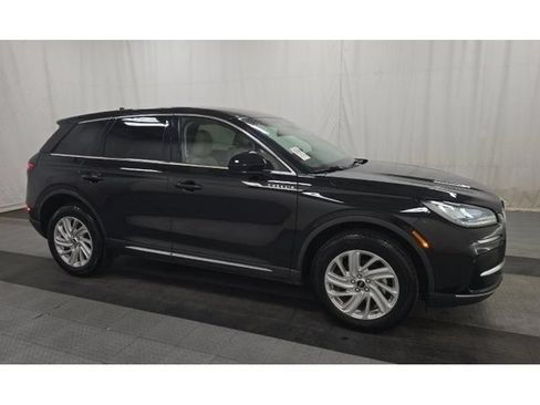 Used 2024 Lincoln Corsair AWD w/ Towing Package image 3