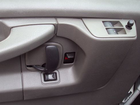 Used 2013 Chevrolet Express 1500 LS image 17