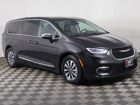 Used 2023 Chrysler Pacifica Limited FWD image 56