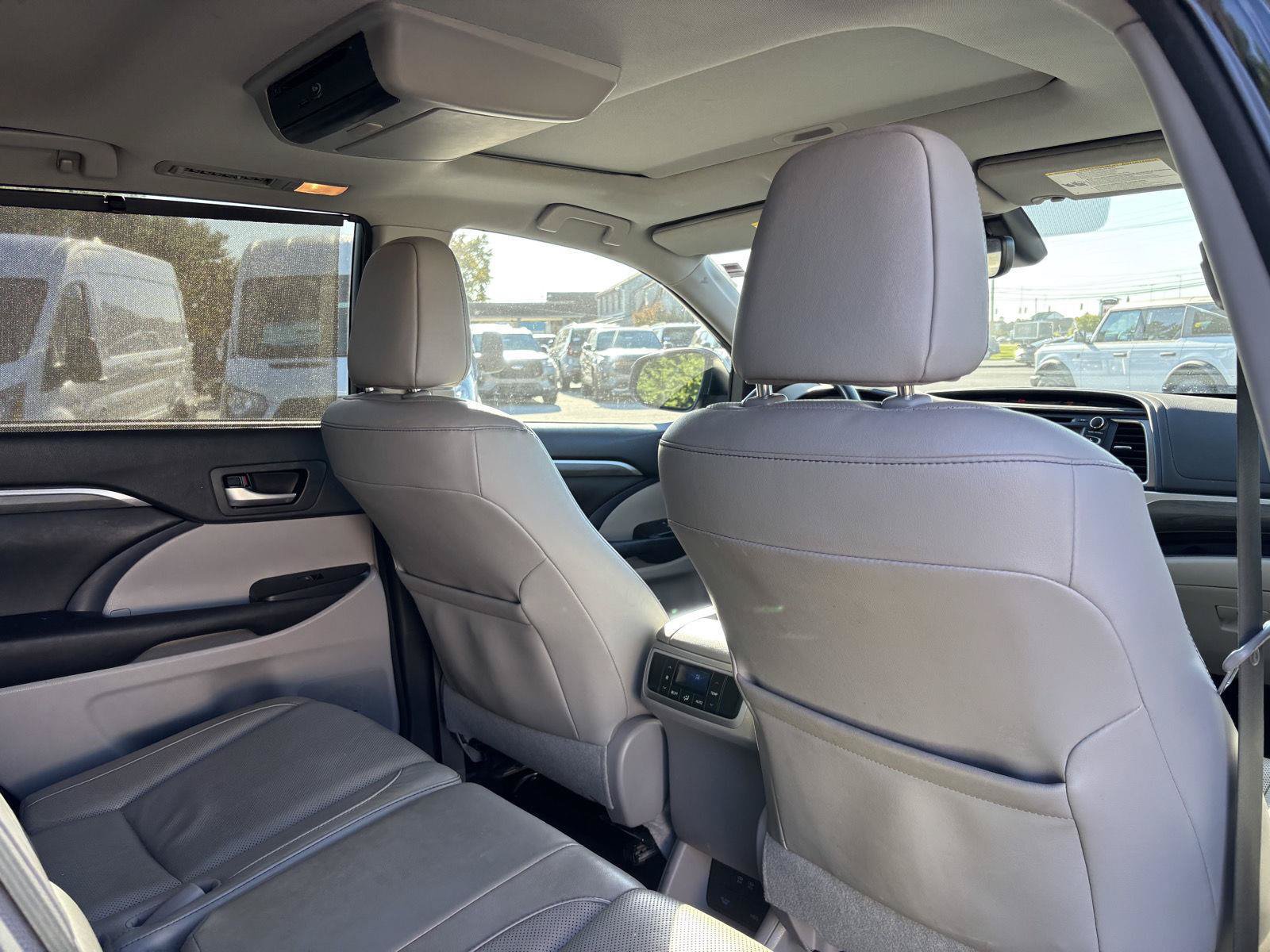 Used 2017 Toyota Highlander Limited AWD/4WD image 21