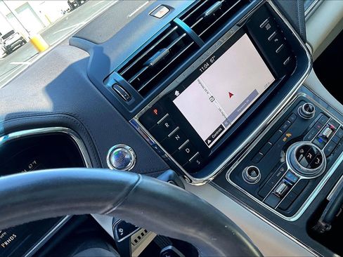 Used 2017 Lincoln Continental Reserve FWD image 18