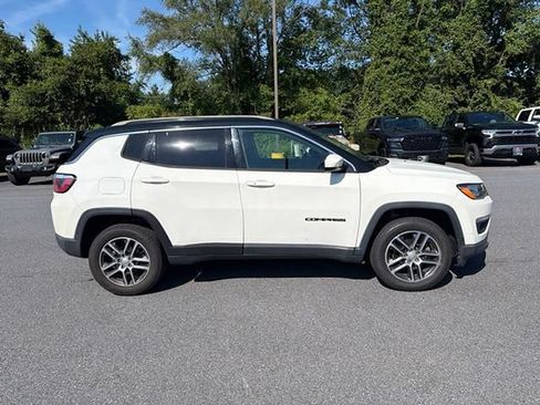 Used 2019 Jeep Compass Latitude w/ Popular Equipment Group AWD/4WD image 10