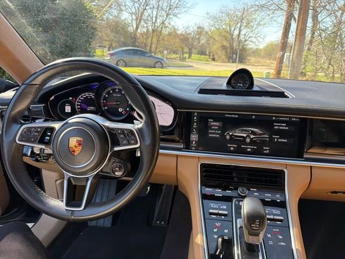 Used 2018 Porsche Panamera Turbo image 32