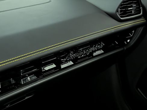 Used 2021 Lamborghini Huracan EVO RWD image 27