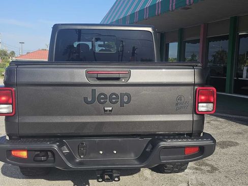 Used 2021 Jeep Gladiator Sport AWD/4WD image 3