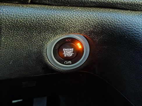 Used 2019 Chrysler Pacifica Limited w/ S Appearance Package image 17