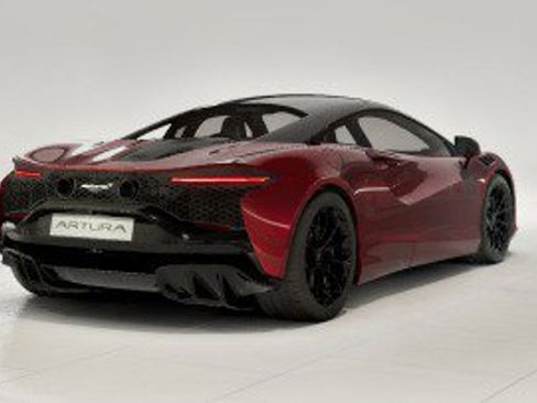 Used 2024 McLaren Artura image 3