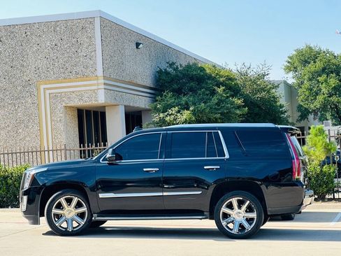Used 2018 Cadillac Escalade 4WD image 6